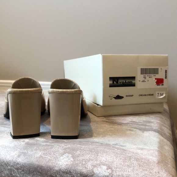 NIB Nygard slip on - Picture 3 of 5